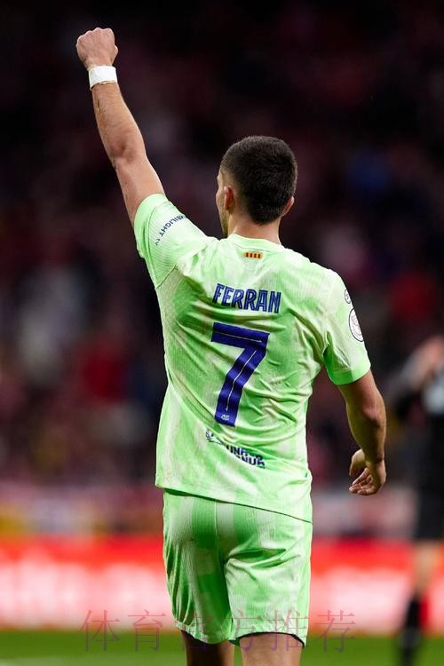 进球网：皇马有意比利亚雷亚尔后卫保-托雷斯